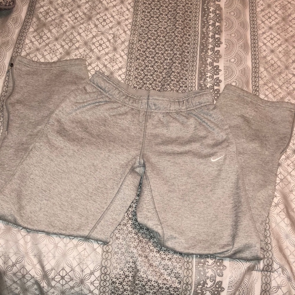 Boys M Nike therma-fit sweatpants